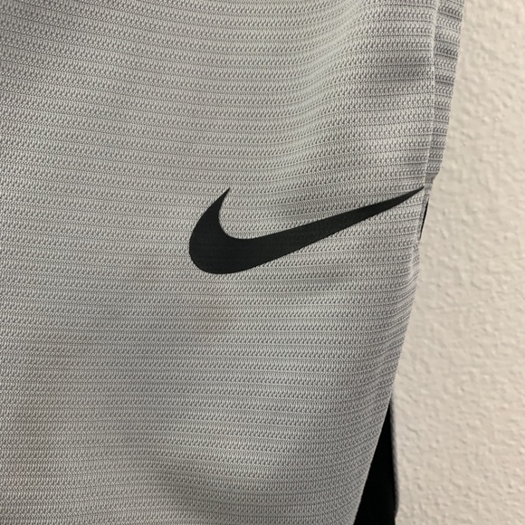 NIKE Gray Dri-Fit boy’s shorts with drawstring - Picture 2 of 12